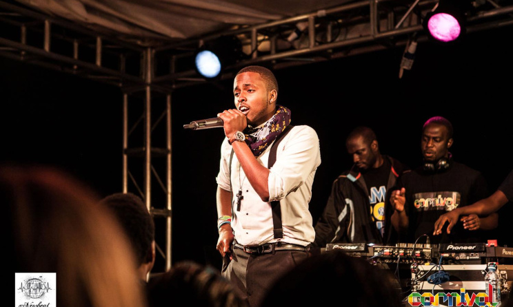 Kagwe_Mungai_performing