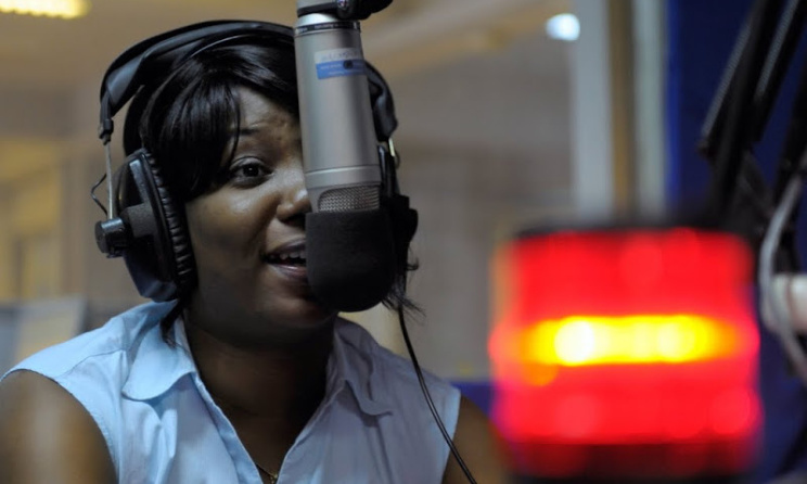 Journaliste aux studios de Radio Okapi © www.radiookapi.net