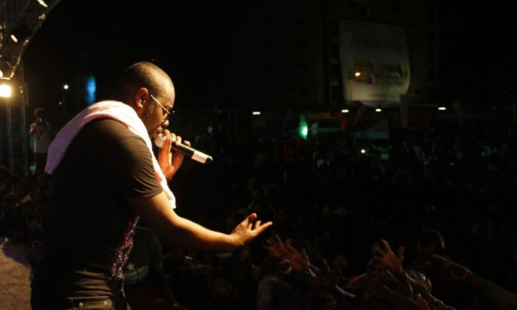 Maître Gims pendant un concert à Kinshasa © Voila Night 