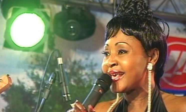 Mbilia Bel, chanteuse de la RD.Congo. (ph). www.http://voyage.e-monsite.com