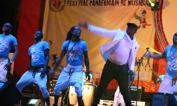 Roga Roga (Congo Brazzaville) sur la scène du Fespam. (ph).youngiftedandblack.blogspot.com