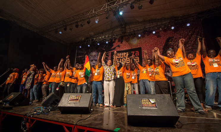 L'équipe de Sauti za Busara avec Yusuf Mahmoud,le directeur du festival.(ph) Peter Bennet