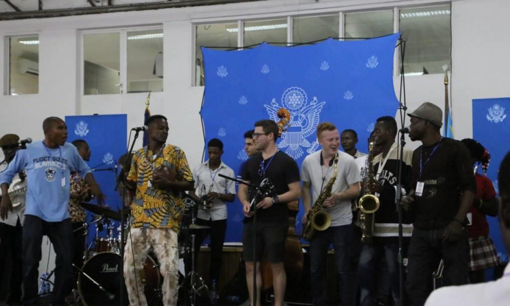 Le Quartet Adam Larson pendant l'interprétation de la chanson "Nairobi" de Mbilia Bel