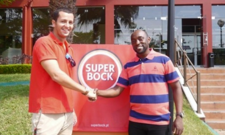 Azgo director Paulo Chibanga (right) with Tiago Almeida from Unicer Mozambique. Photo: azgofestival.com