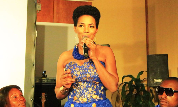 Lady Ponce, pendant l'annonce de son album devant la presse du Cameroun. (ph). CulturEbene.com