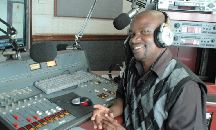 Lloyd Phiri of MIJ (Malawi Institute of Journalism) Radio. Photo: blog.worldvision.org