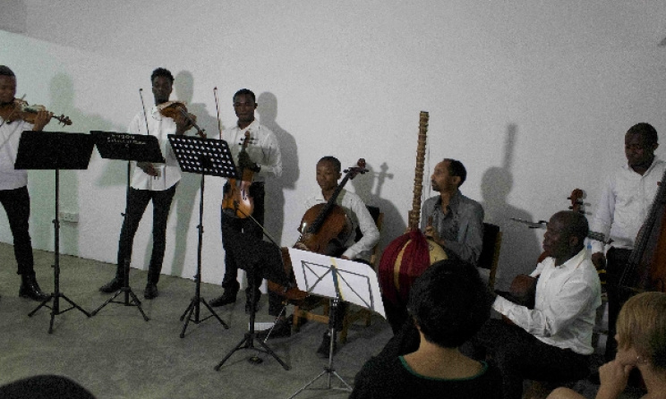 Tunde Jegede performing at Truth & Art at the CCA in Lagos.