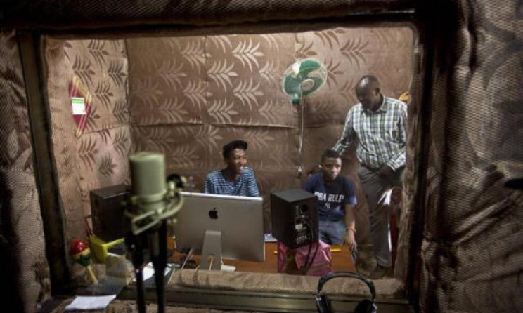 Students talk to school Director Jean Claude Nkulikiyimfura as they practice in the music recording studio Source:www.m.deser