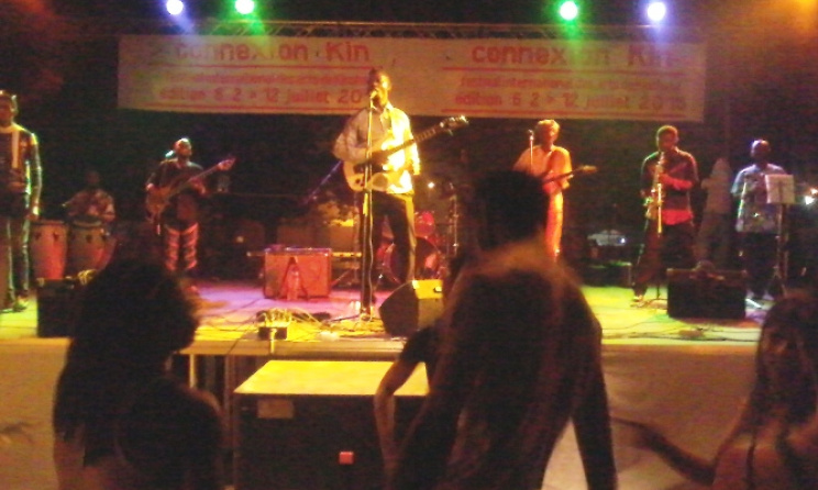 Kojack et son groupe sur scène à Connexion Kin (ph). Adiac-Congo