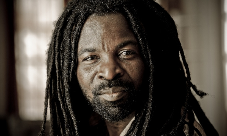 Ghanaian reggae musician Rocky Dawuni. Photo: www.dromnyc.com