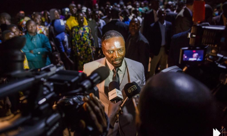 Akon présentant son projet Akon Lighting Africa à la presse au Bénin (ph) Dagency