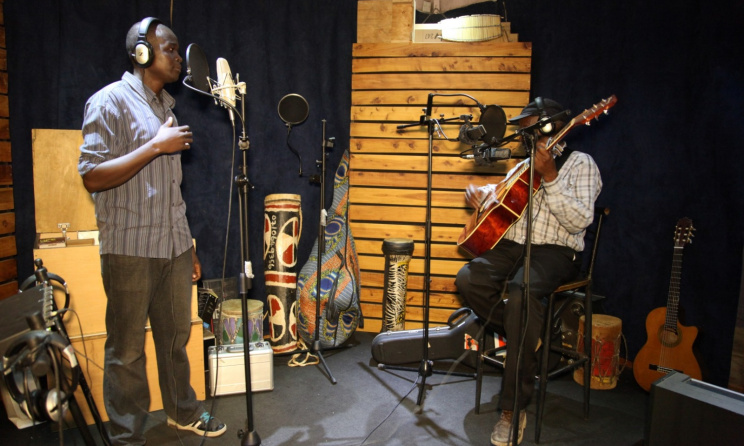 Artists during a recording session. Photo: www.singingwells.org