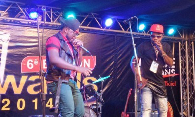 Les artistes Mapipo et Yoro Swagg aux Ndule Awards édition 2014. (ph) Voila Night