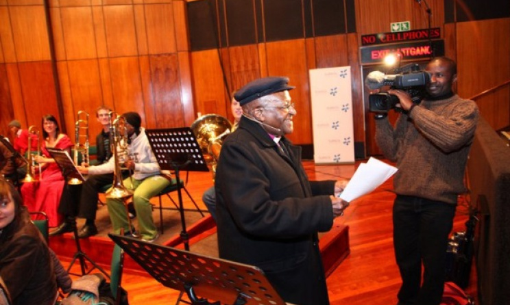 Archbishop Desmond Tutu with the SA National Youth Orchestra. Photo: www.sanyo.org.za