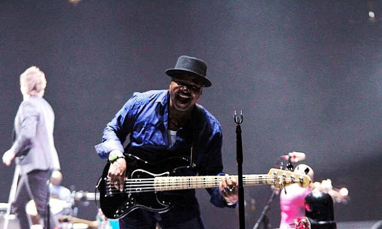 André Manga, bassiste camerounais et l'un des initiateurs de Jazzyques.237. Photo par Camera Stacey