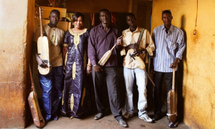 Le musicien malien Bassekou-kouyate et son groupe le Ngoni Ba