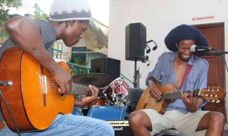 Sibusile Xaba (right) performs with his band at the MCA in Mozambique. Photo: www.music-crossroads.net