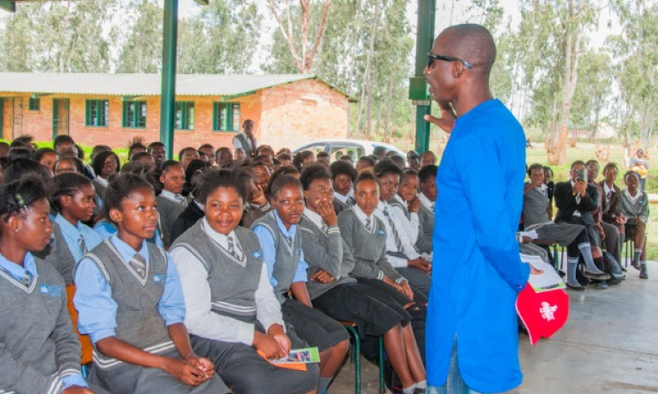 Zambian rapper Macky 2 speaks to SOS Village pupils on the dangers of under-age drinking.