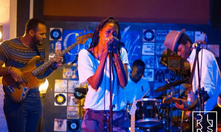 Aida Sock et Keziah Jones sur la scène du Charly's - Photo Dakarlives
