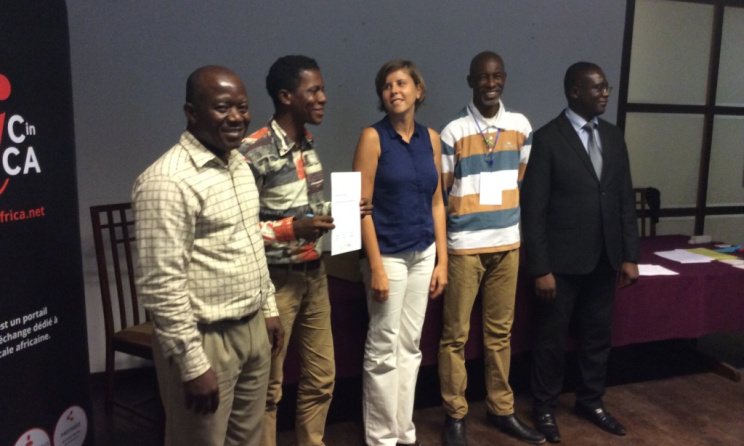 Remise des certificats de participation à la clôture de l'atelier. Photo: Celpa Diakese.