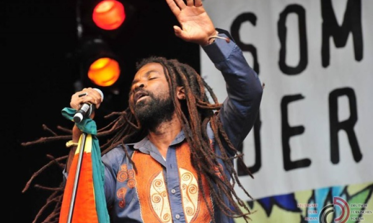 Ghanaian reggae artist Rocky Dawuni. Photo: Deutsch-Türkisches Forum Stuttgart Facebook page 