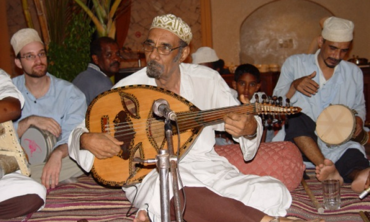 Zein l’Abdin at a past performance. Photo by Andrew Eisenberg