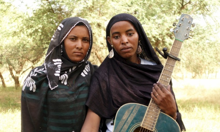 Members of Les Filles de Illighadad band. 