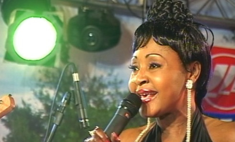 Mbilia Bel, chanteuse de la RD.Congo. (ph). www.http://voyage.e-monsite.com