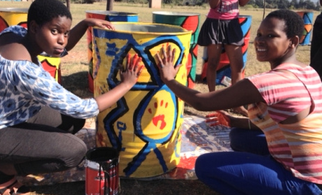 Kids decorate bins for the MTN Bushfire site as part of the Clean Up Mahlanya Campaign. Photo: supplied
