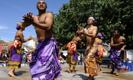 La troupe Benja Gasy de Madagascar. (ph) Charentelibre.fr