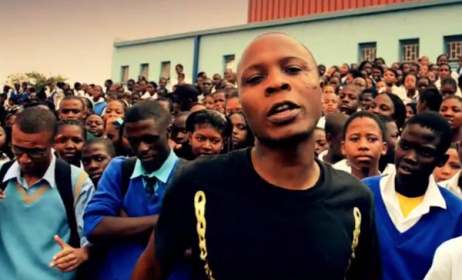 The Dogg in a scene from his video for 'Forget'.