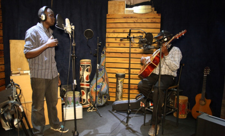 Artists during a recording session. Photo: www.singingwells.org