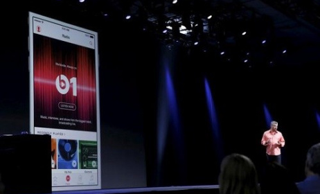 (Ph) Eduardo H. « Eddy » Cue, vice-président sénior des services et logiciels internet chez Apple