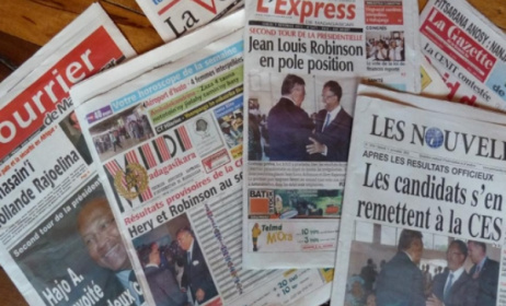 Popular newspapers in Madagascar. Photo: www.fiiser.com