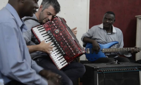 Accordian player Ilan Moss jams with Sudanese musicians in Khartoum. Photo: Vimeo
