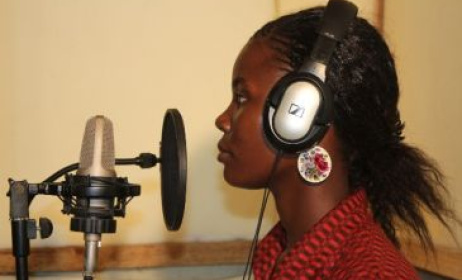 Talent lors d'une session d'enregistrement. Photo: www.kefapro.blogspot.com