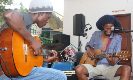 Sibusile Xaba (right) performs with his band at the MCA in Mozambique. Photo: www.music-crossroads.net