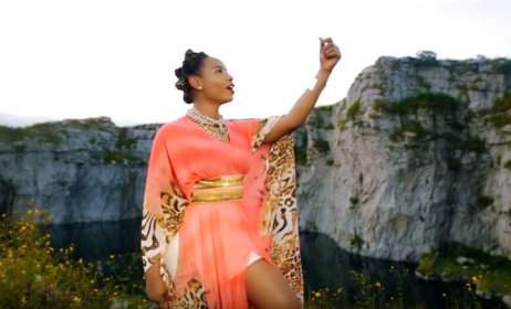 A scene from Yemi Alade's video for 'Na Gode'.