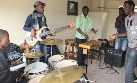 Séance de répétition au Larry Mhlanga Pelepele Arts Academy au Swaziland. Photo: Facebook