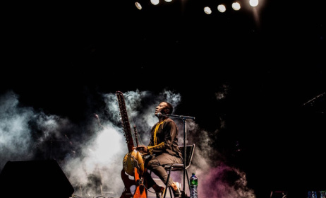 Le koriste sénégalais basé en Suède, Lamine Cissokho, sur la scène du Stereo Africa Festival 2025.