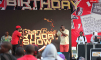 Les rappeurs Baponga et Kapital K pendant un show. Photo: Urban Fm