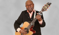 Syran Mbenza signe un nouvel hommage vivant à la rumba congolaise.