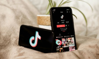 Le partenariat entre Tik Tok et Apple Music promet de transformer la découverte virale en écoute intégrale. (Photo) @collabstr via Unsplash.