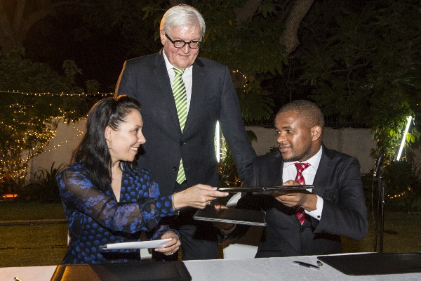 Nathalie von Siemens, Frank-Walter Steinmeier et Eddie Hatitye.